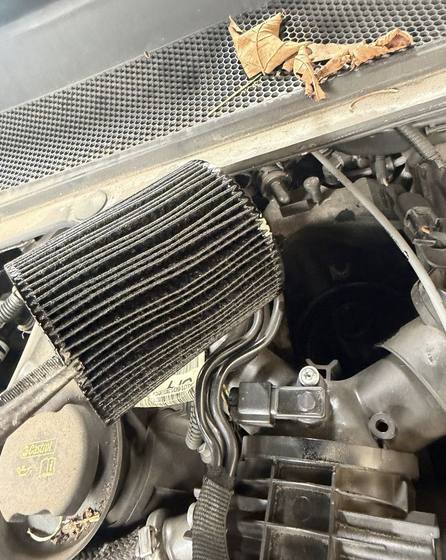 Oil filter replacement during a full service